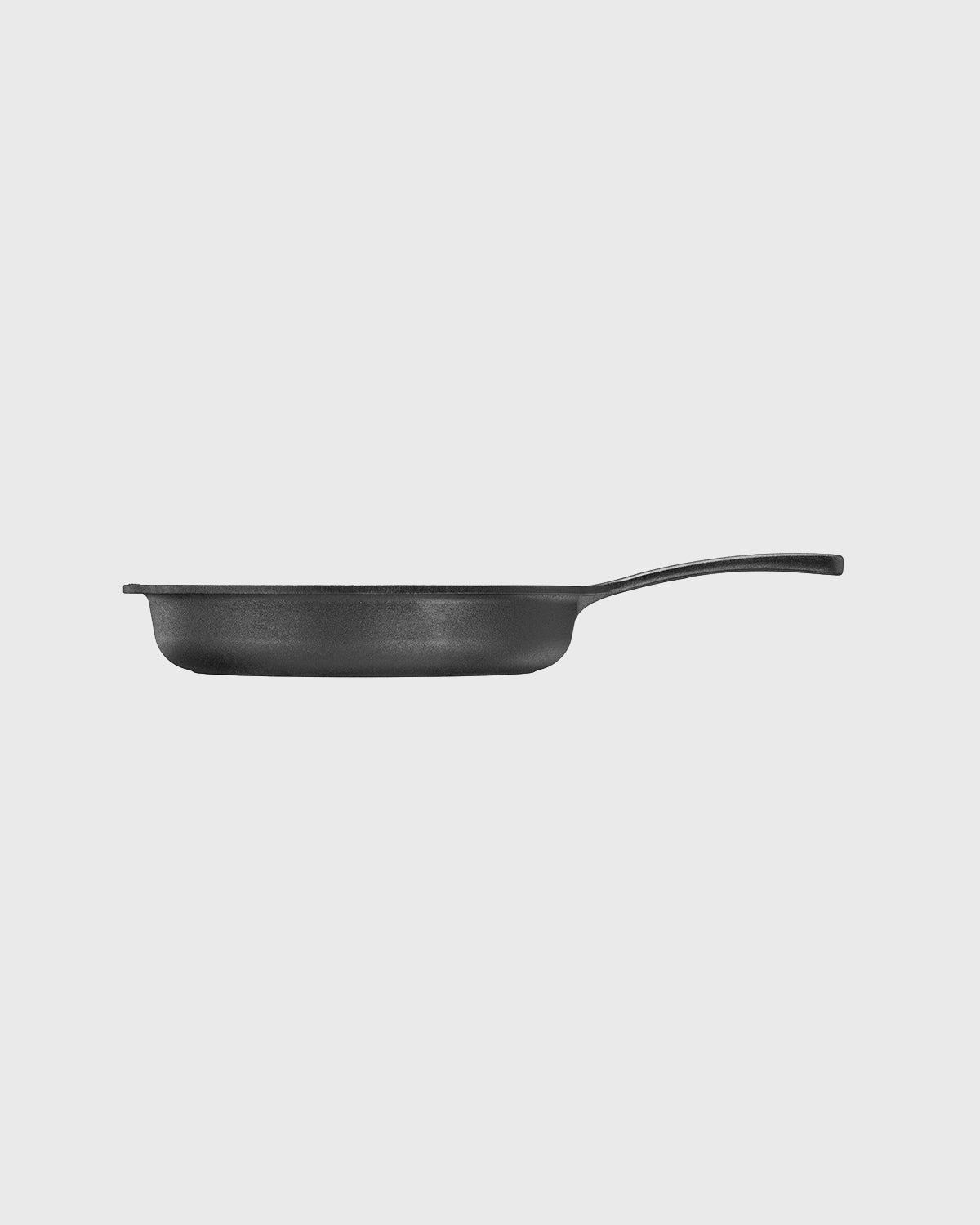 Side profile of Skeppshult cast iron frying pan showing pan depth and ventilated cast iron handle