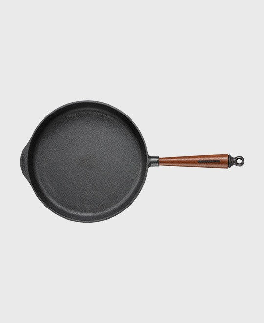 Top view of Skeppshult skillet / deep cast iron frying pan, 28 cm, showing the seasoned cooking surface