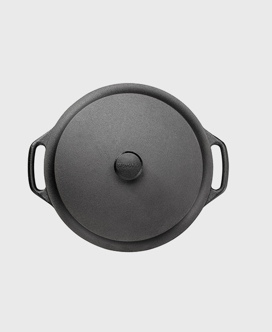 Black cast iron casserole 3 L round with iron lid and two iron handles