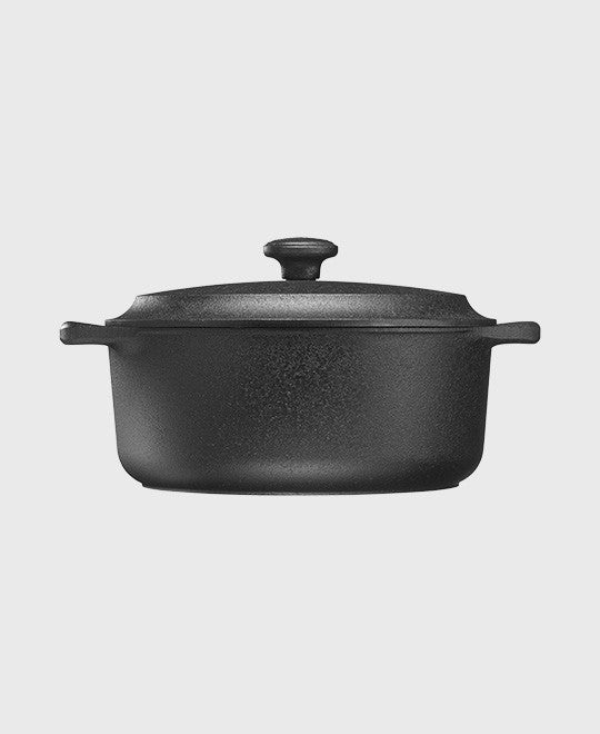 Black cast iron casserole 4 L round with iron lid and two iron handles