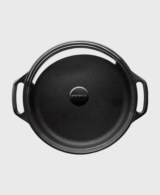Black cast iron casserole 5,5 L round with glass lid and two iron handles