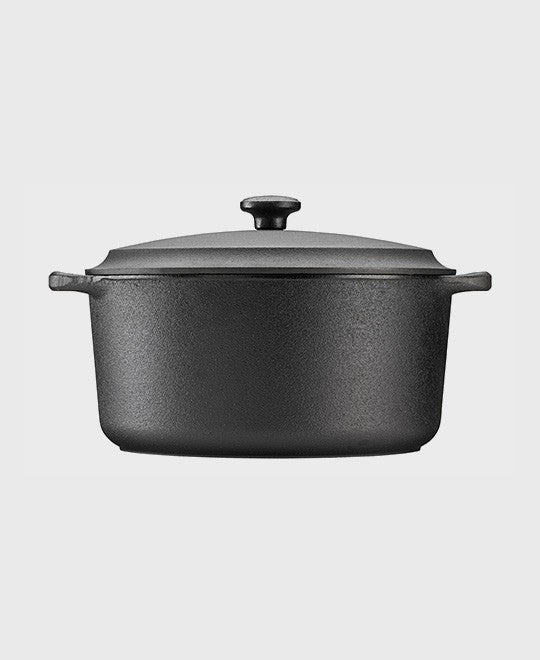 Black cast iron casserole 5,5 L round with iron lid and two iron handles