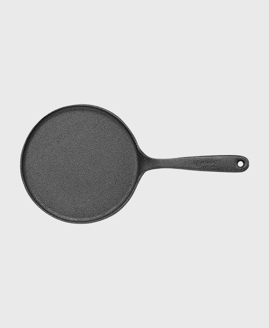 Black cast iron crepe suzette pan round 17 cm with iron handle