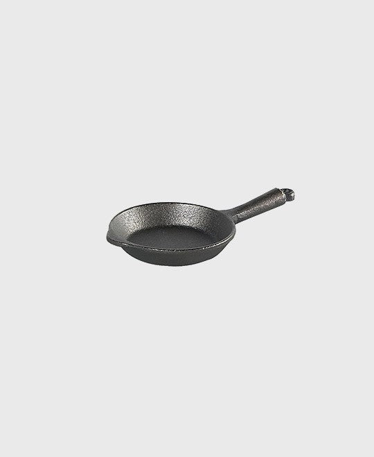 Black cast iron frying pan round 7,5 cm with iron handle