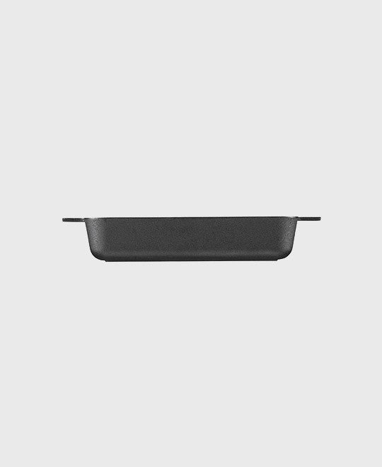 Black cast iron oven dish rectangular 30x20 cm with iron handles