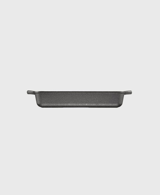 Black cast iron oven dish rectangular 30x22 cm with two iron handles
