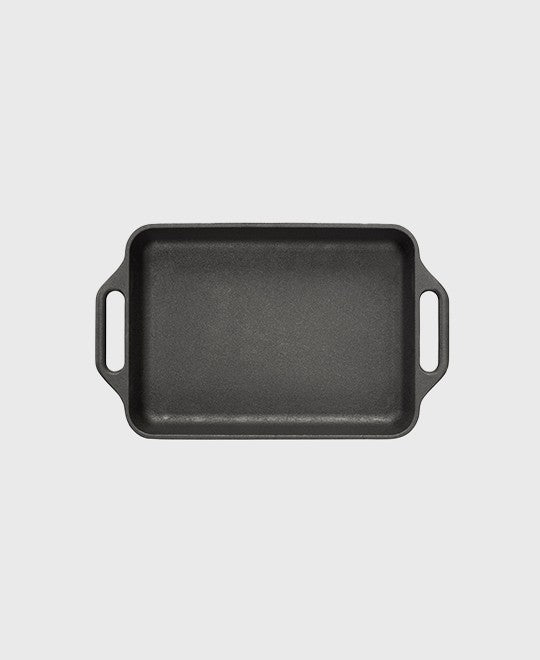 Black cast iron oven dish rectangular 30x22 cm with two iron handles