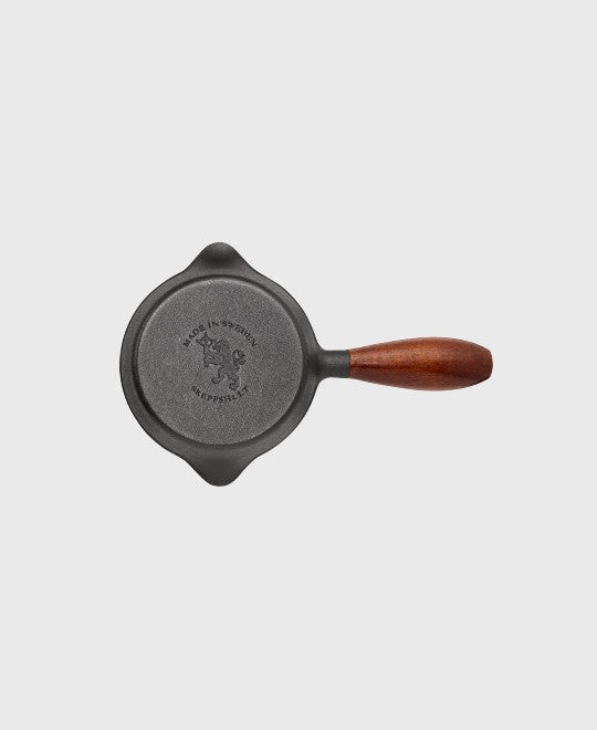 Black cast iron sauce pan 0.5 liter with beechwood handle