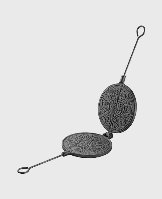 Black cast iron wafer iron round 15 cm with iron handles