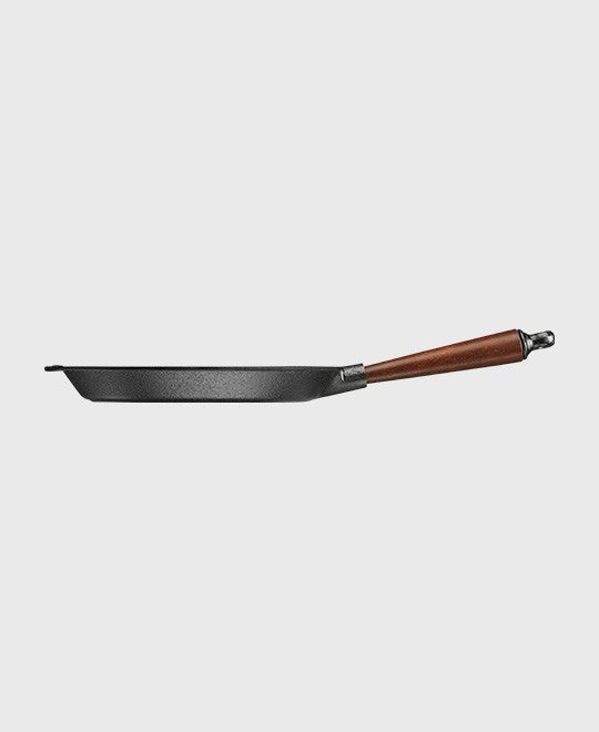 ide profile of Skeppshult cast iron frying pan showing pan depth and beechwood handle