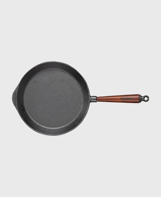 Top view of Skeppshult cast iron frying pan, 28 cm, showing the seasoned cooking surface