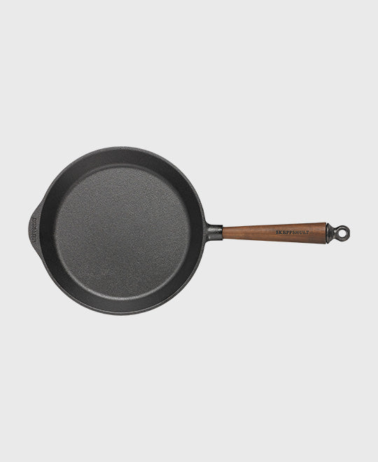 Top view of Skeppshult cast iron frying pan, 28 cm, showing the seasoned cooking surface