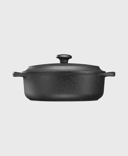 Black cast iron casserole 3 L round with iron lid and two iron handles