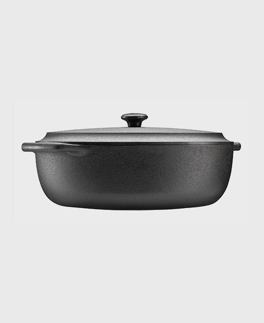 Black cast iron casserole 4 L oval with iron lid and two iron handles