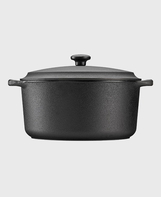 Black cast iron casserole 7 L round with iron lid and two iron handles