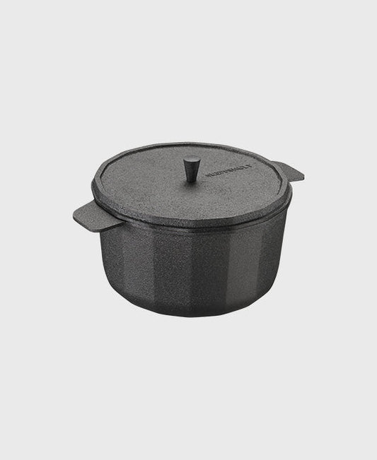 Black cast iron cocotte/casserole hexadecagon 1,3 L with iron handles