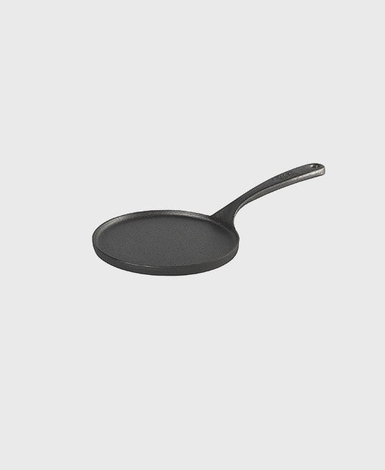 Black cast iron crepe suzette pan round 17 cm with iron handle