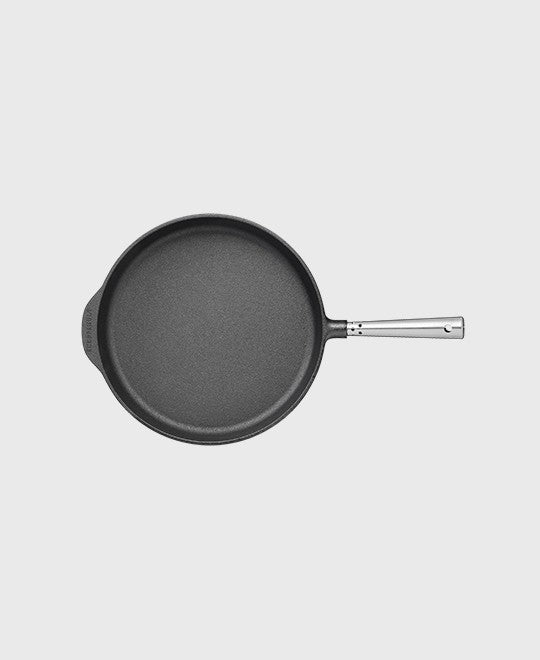 Black cast iron deep pan round 30 cm with self-ventilating stainless steel handle