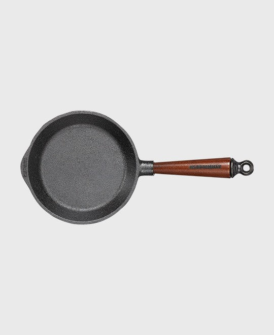 Black cast iron frying pan round 18 cm with beechwood handle