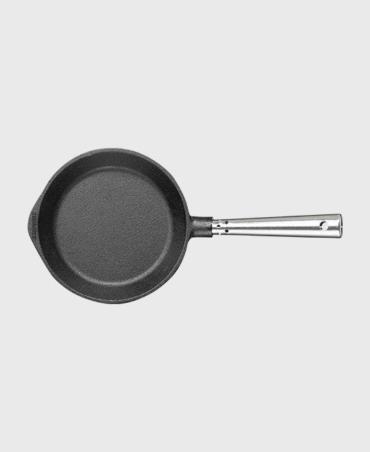 Black cast iron frying pan round 18 cm with self-ventilating stainless steel handle