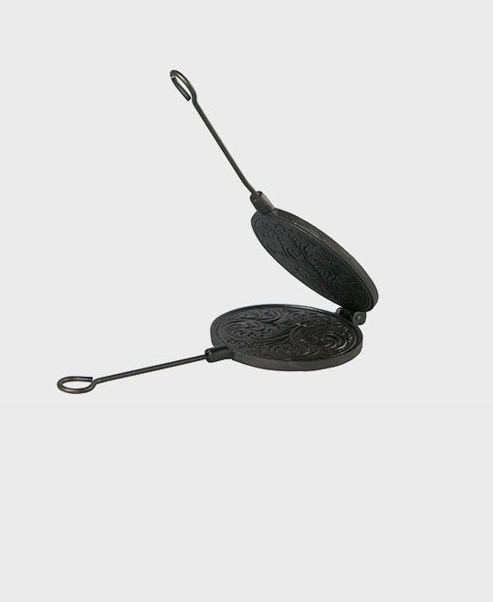 Black cast iron wafer iron round 15 cm with iron handles