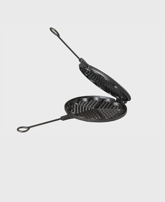 Black cast iron waffle iron round 21 cm with iron handles